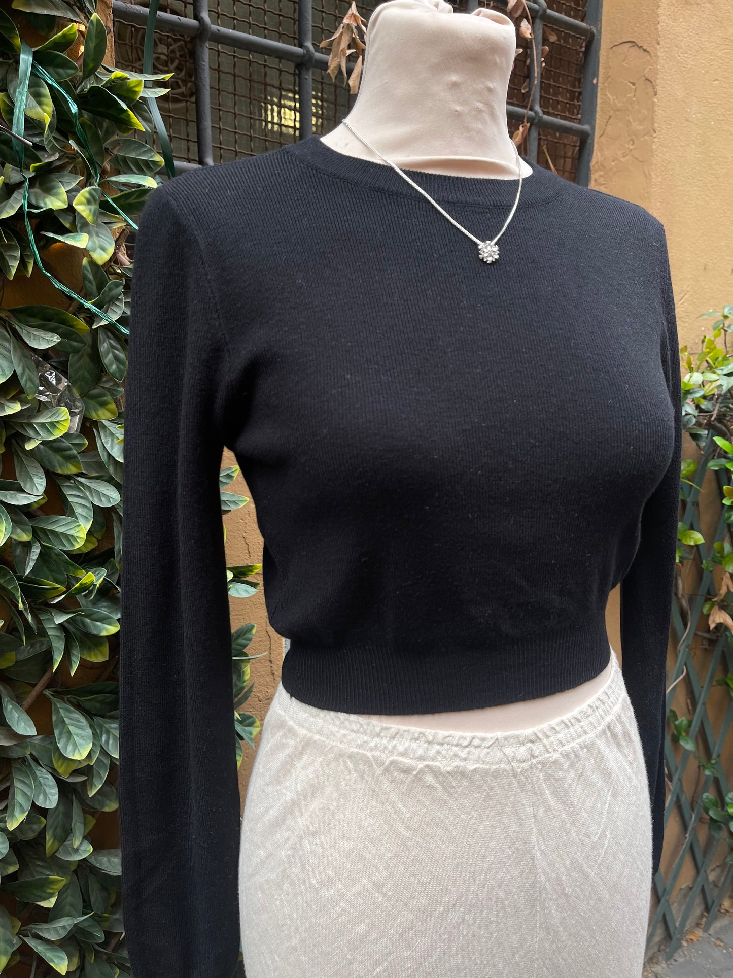 Cropped sweater top